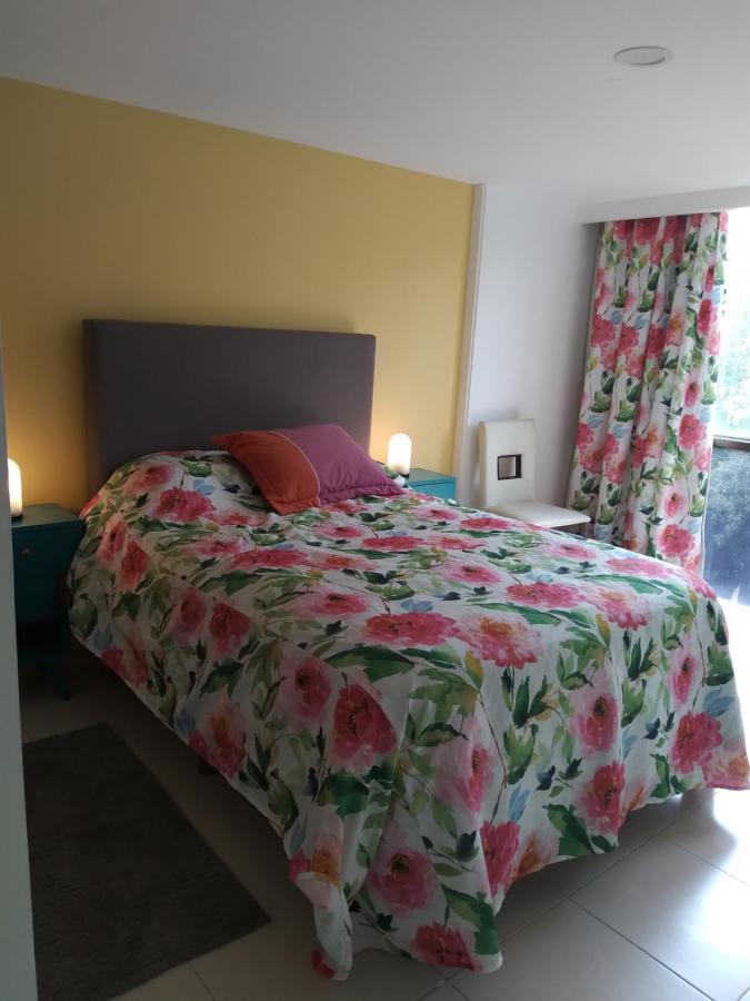 Charming Sunny Bedroom Overlooking Beautiful Amsterdam Avenue In Best Condesa Area Mexikóváros Kültér fotó